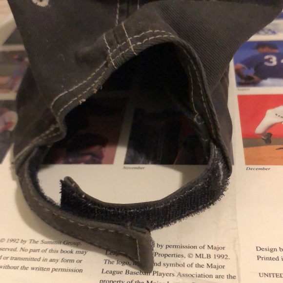 Hooters Ballcap Velcro Adjustable - Picture 5 of 6